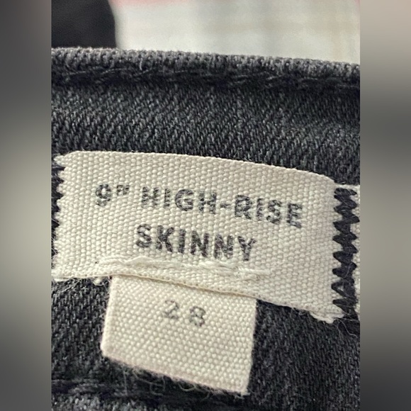1️⃣8️⃣Madewell 9” high-rise skinny with frayed ankles - Picture 2 of 6